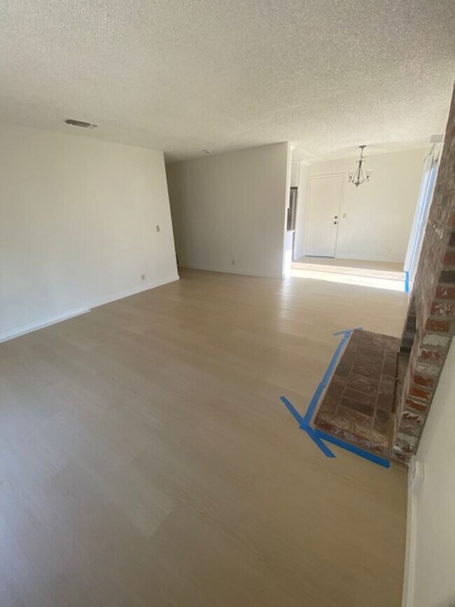 Building Photo - 1118 Woodridge Dr