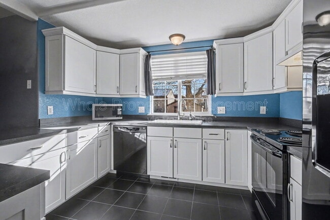 Building Photo - 6502 E 62nd Pl