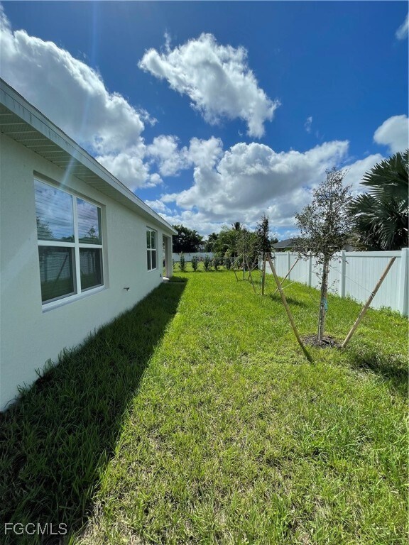 Building Photo - 3720 SW 12th Pl