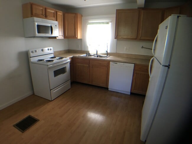 Building Photo - Radford (West End), 2 BR / 1 BA, Available August