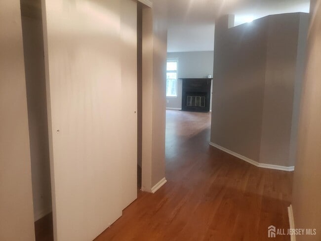 Building Photo - 5032 Beech Ct