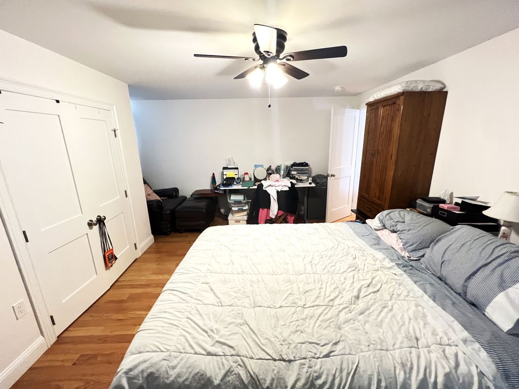 Building Photo - 489 Main St