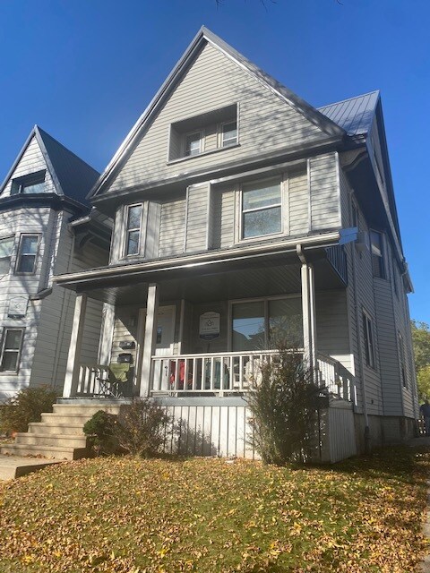Primary Photo - 1922 E Belleview Pl