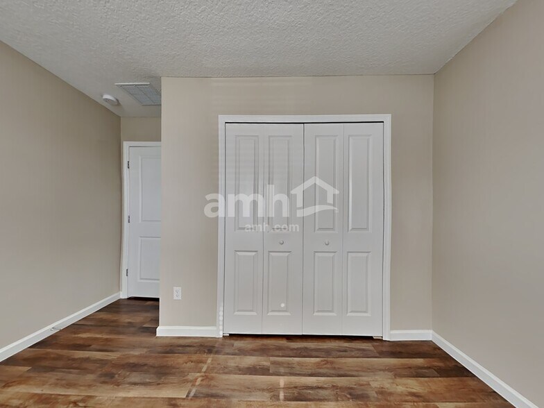 Building Photo - 222 Hemlock Pt