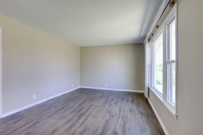 Building Photo - Four Bedroom with Bonus Room and a detache...