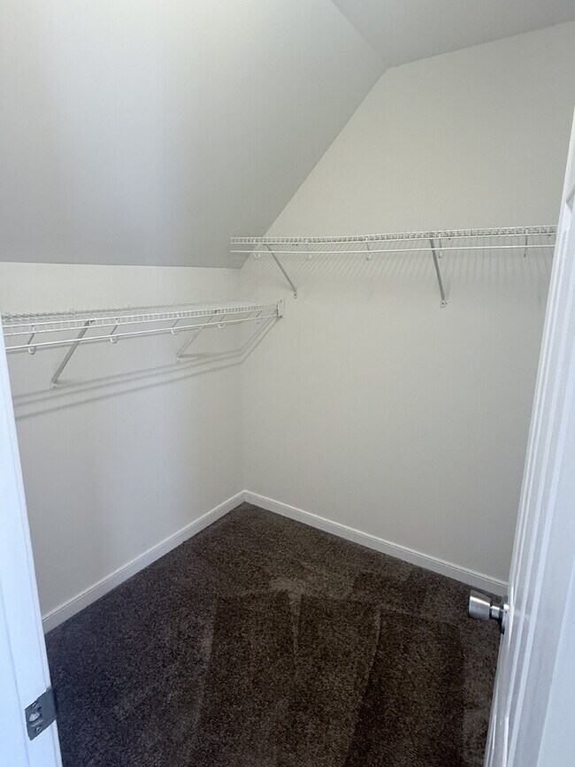 Building Photo - Great Location 3 Bedroom Home Ready to Move In