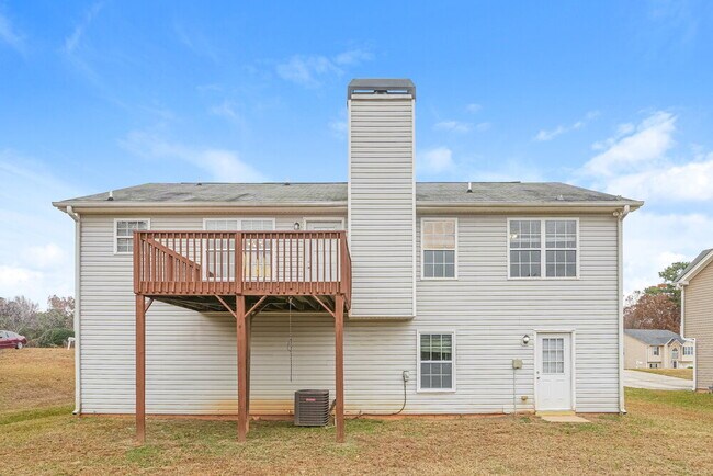 Building Photo - 4809 Camelot Dr