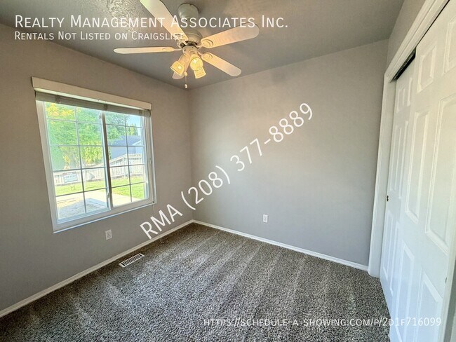 Building Photo - 1442 W Hayfield Ct