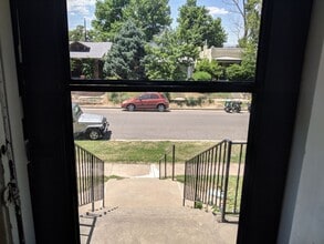 Building Photo - West Wash Park 2/1 Lots of Light, Mountain View and Reserved Parking!!