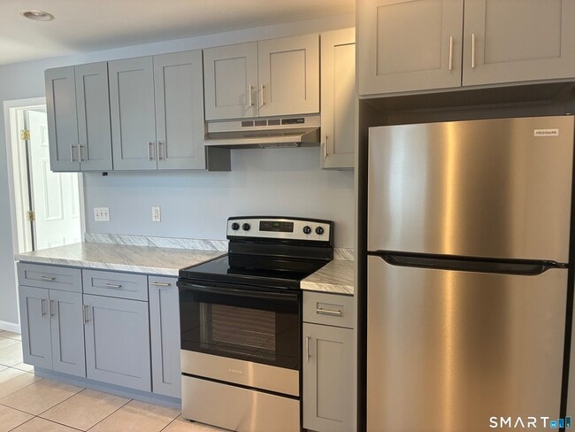 Building Photo - 75 Ash St