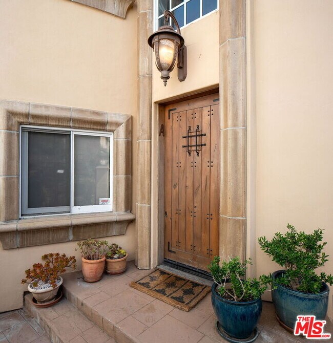 Building Photo - 911 7th St