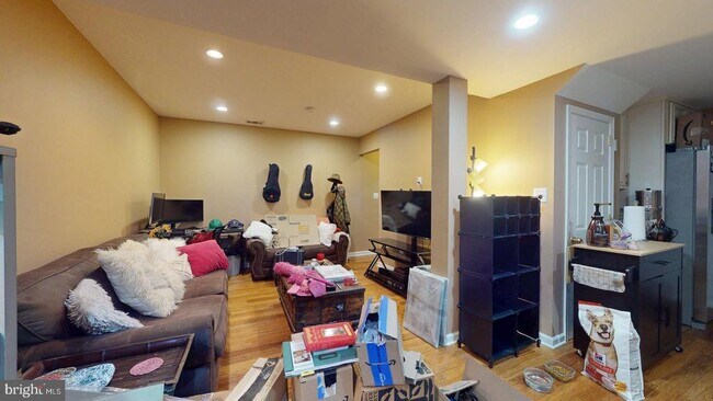 Building Photo - 5803 Hall St