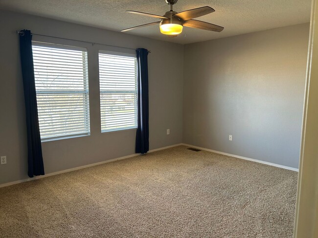 Building Photo - Move-In Special! $100 Off Per Month | 5 be...