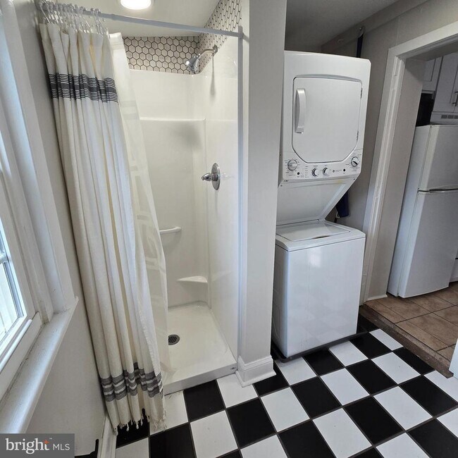 Building Photo - 4400 Main St