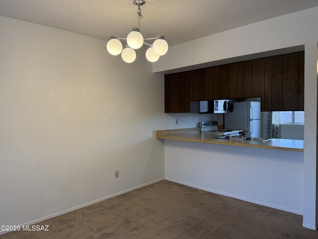Building Photo - 964 S Pantano Rd