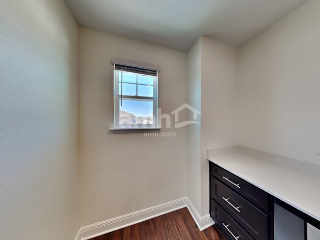Building Photo - 854 Heavenly Dr