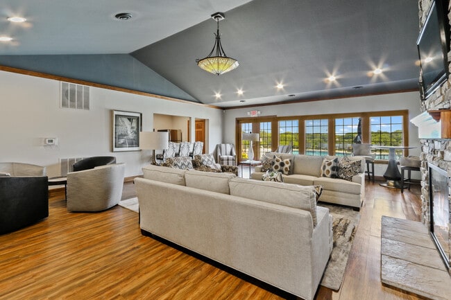 Building Photo - 775 Southwind Dr