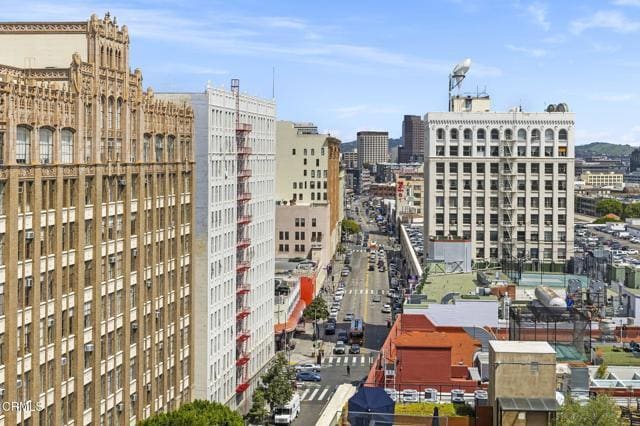 Building Photo - 746 S Los Angeles St