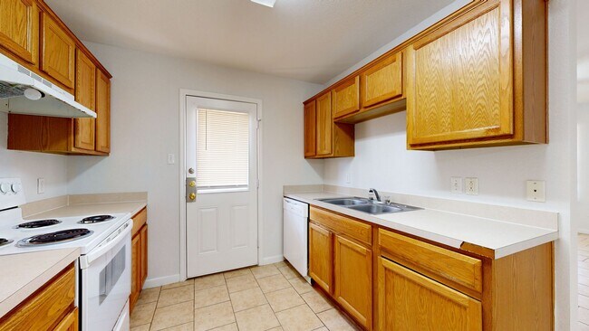 Building Photo - 316 Cedar Ridge Dr