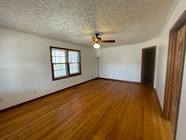 Building Photo - 2/1 on Grant St in Decatur!!