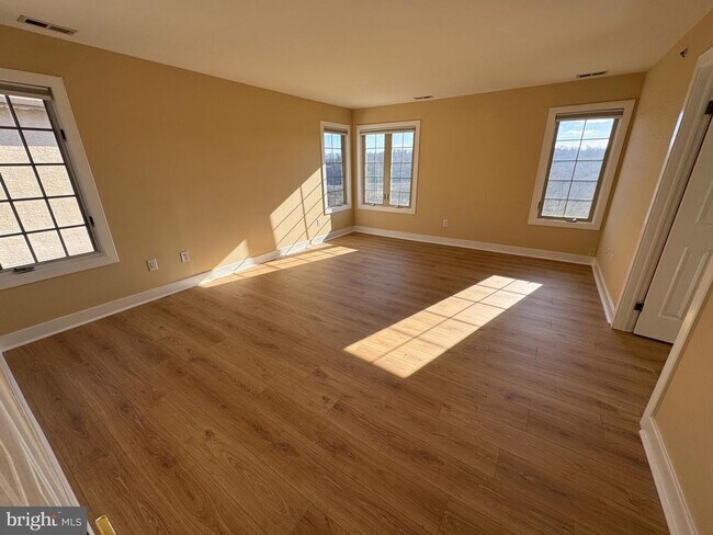 Building Photo - 327 Overlook Ln