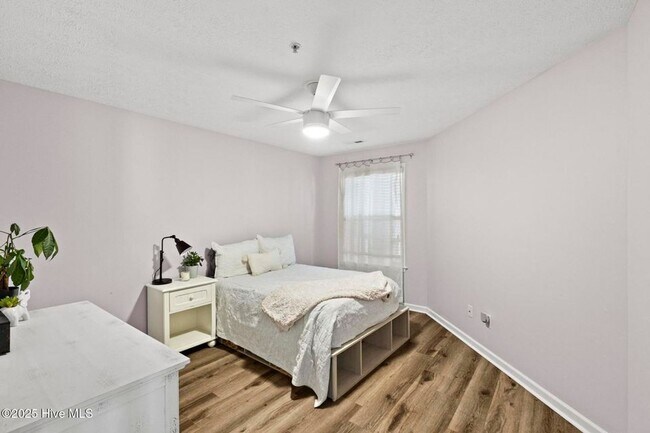Building Photo - Fully furnished dream condo in Carolina Beach