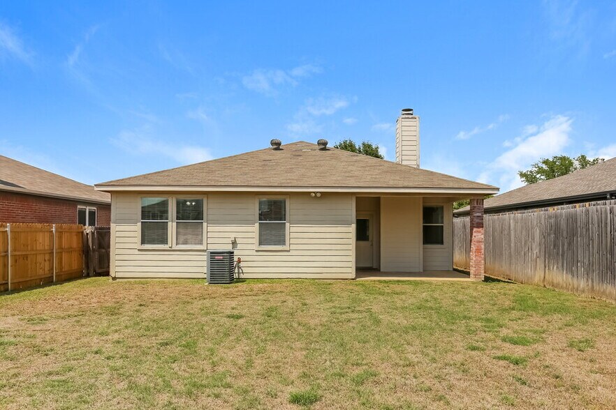 Building Photo - 1008 Buffalo Springs Dr