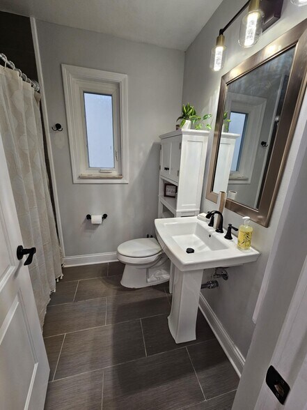 Bathroom - 2659 Northwood Ave