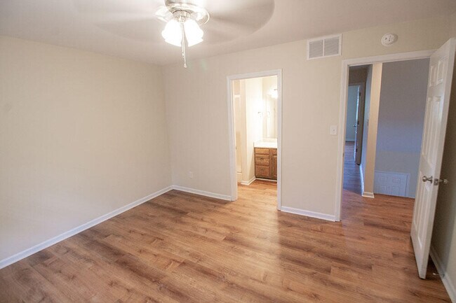 Building Photo - 1902 Mirtle Grove Ct
