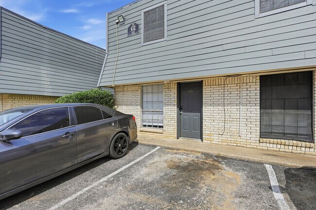 Building Photo - 432 W Pioneer Pkwy