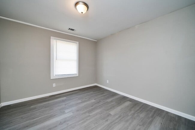 Building Photo - Move-In Ready 4BR with Renovated Interiors...