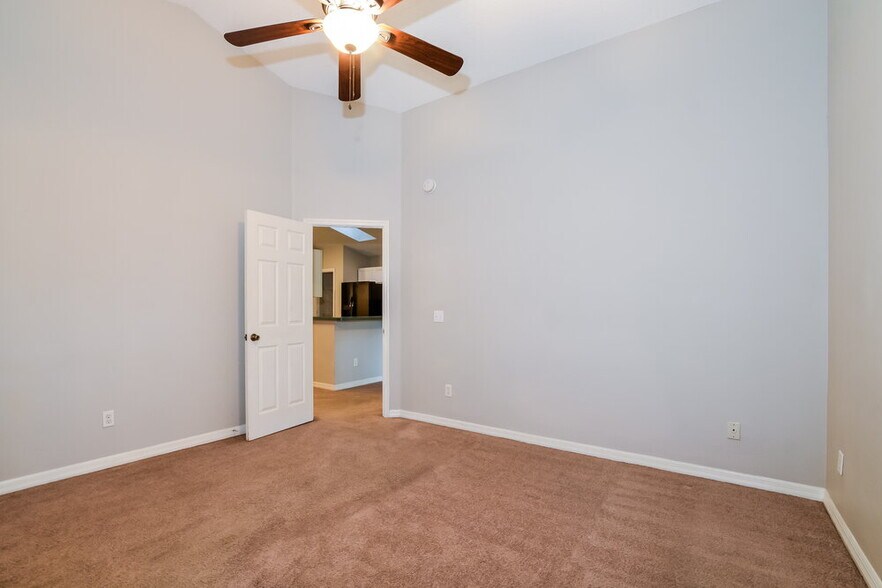 Building Photo - 343 S Lancelot Ave