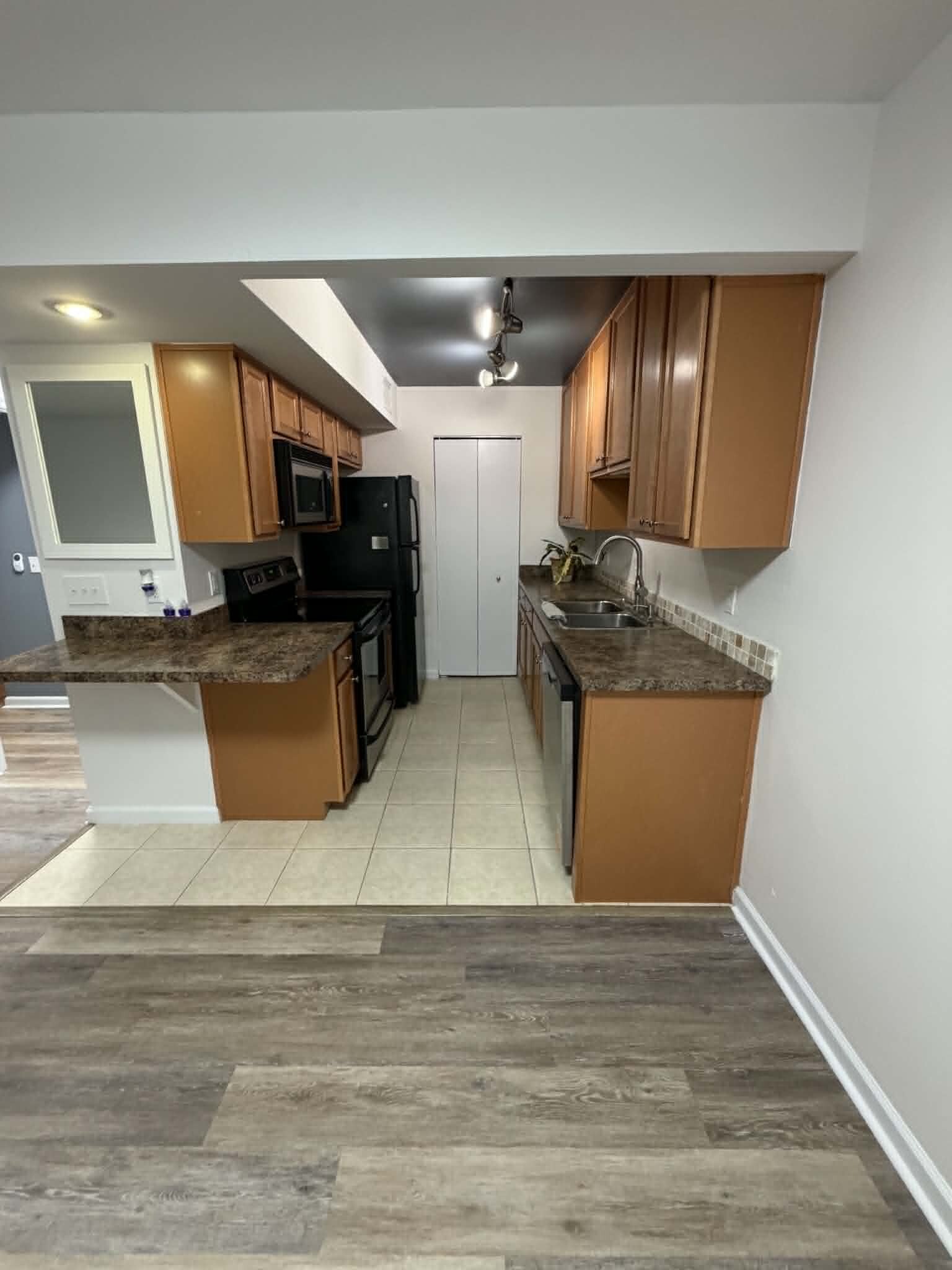 Building Photo - 3094 Plaza Terrace Dr