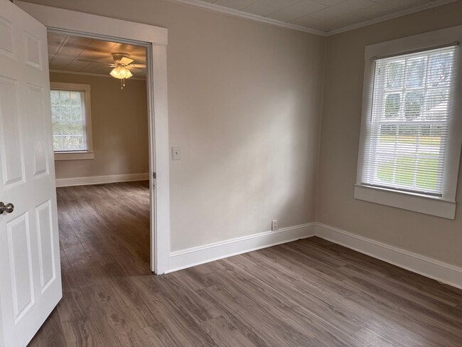 Building Photo - 422 S Wadesboro Blvd