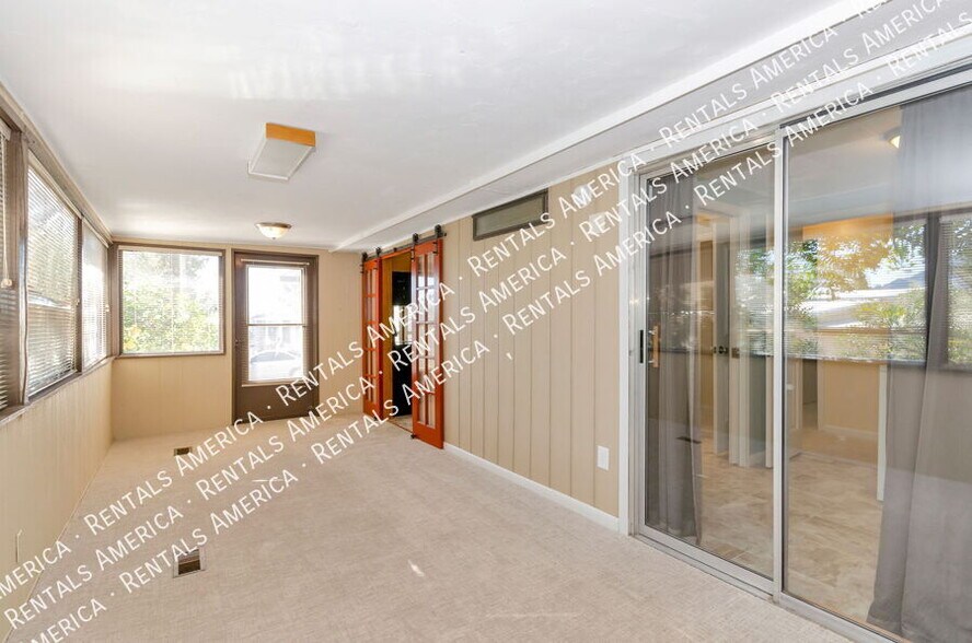 Building Photo - 10684 N Stromboli Ave