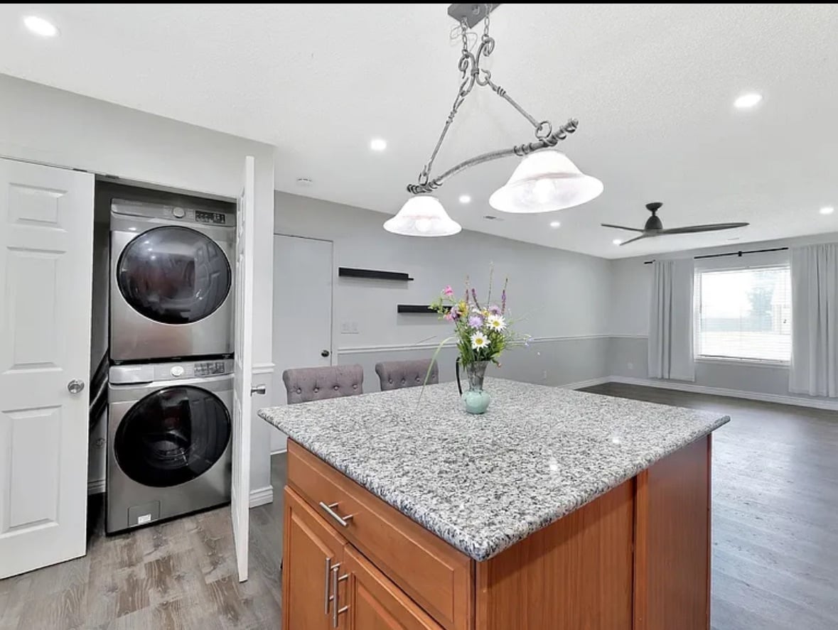 Building Photo - 305 Valleyview Ct