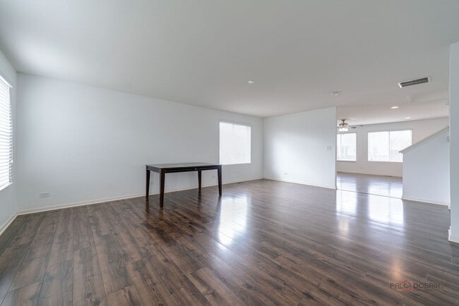 Building Photo - 202 Minuet Cir