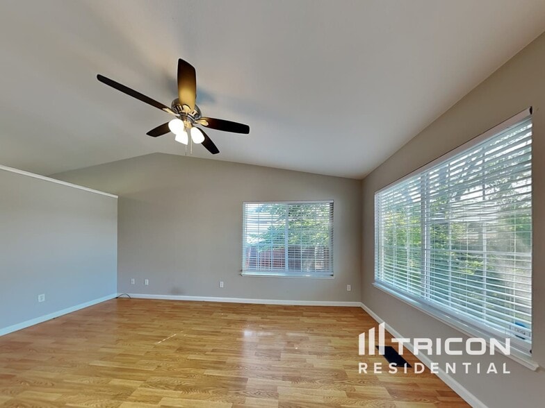 Building Photo - 5907 Poinsettia Ct