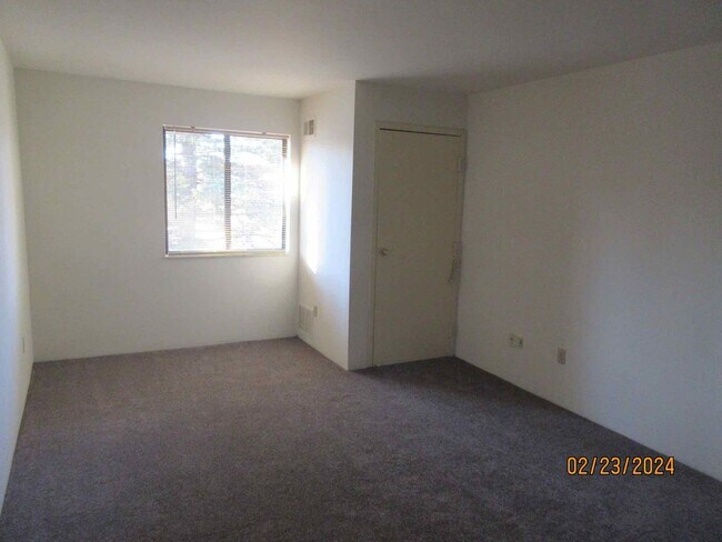 Building Photo - Spacious 2 bedroom + den in Germantown!