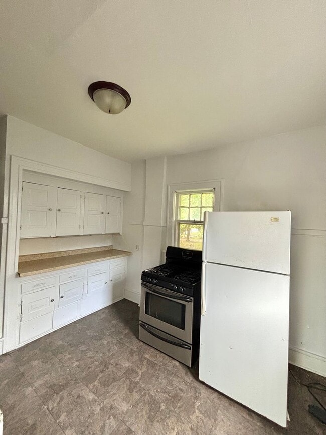 Building Photo - 1101 N Rose- 3 Bed/1 Bath House