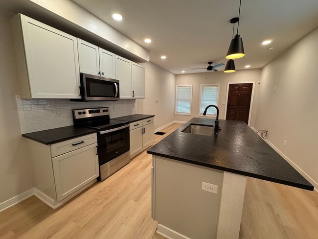 Building Photo - 1234-1236-1236 Summit St