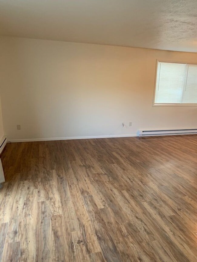 Building Photo - 1211 Summers Ln