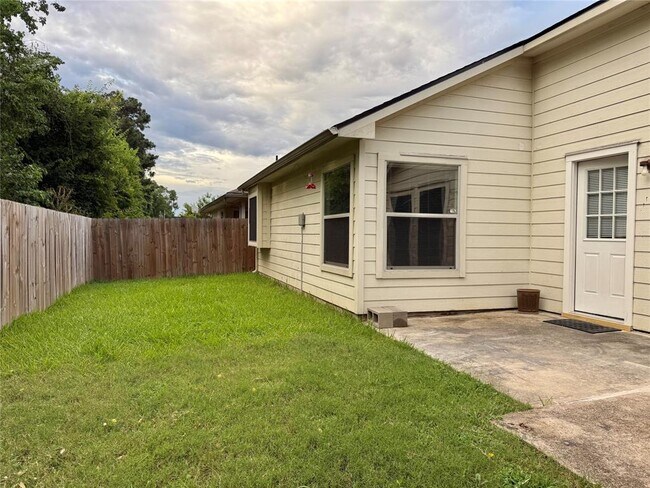 Building Photo - 12811 Mills Breeze Dr