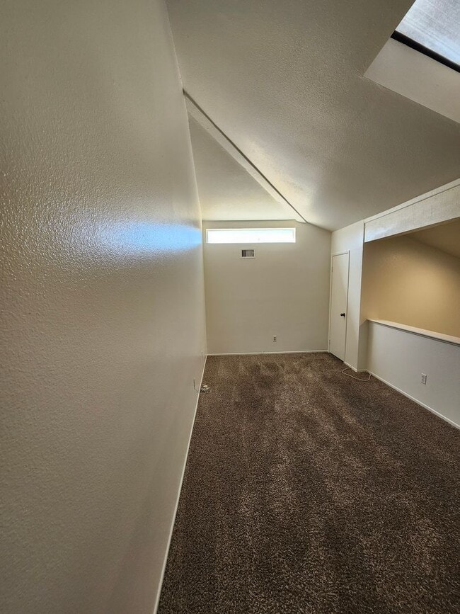 Building Photo - Beautiful 2-Bedroom Condo in Phillips Ranch