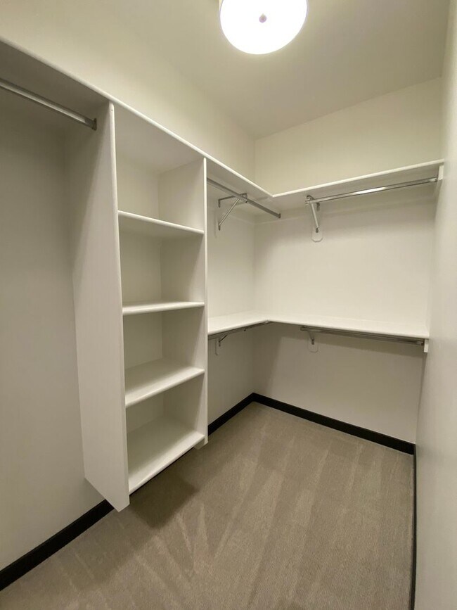 Building Photo - Close to Micron, 3 Bedroom 3 bath w/ a Mil...