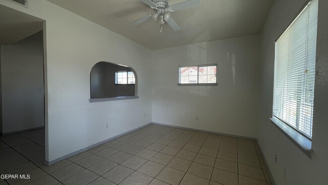 Building Photo - 2717 Idalia Ave