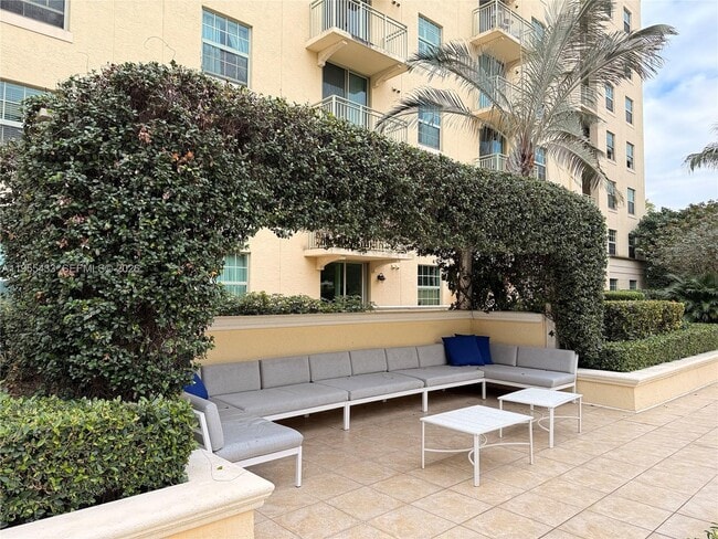 Building Photo - 610 Clematis St