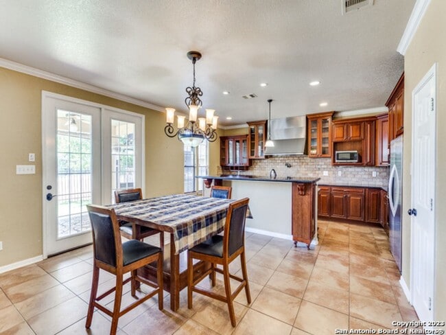 Building Photo - 4bed 2.5 bath