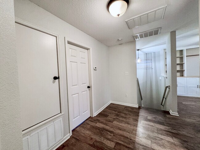 Building Photo - 36 Talladega Loop