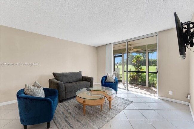 Building Photo - 9811 N Hollybrook Lake Dr